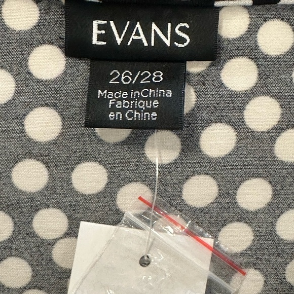EVANS Black & White Polka Dot V Neck Blouse Size 26/28 or 4/5X Plus Size NWT - Picture 2 of 9